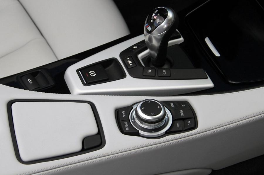  BMW M6 Convertible 2013 года  (фото 10 из 36)